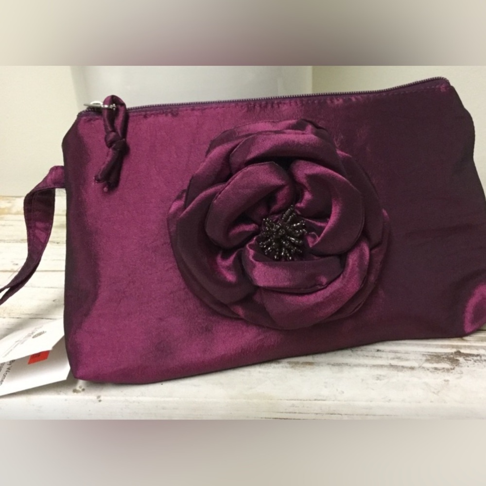 NWT Stem Purse wristlet Purple Silk, Seed Bead center Flower, zip pocket, zipper